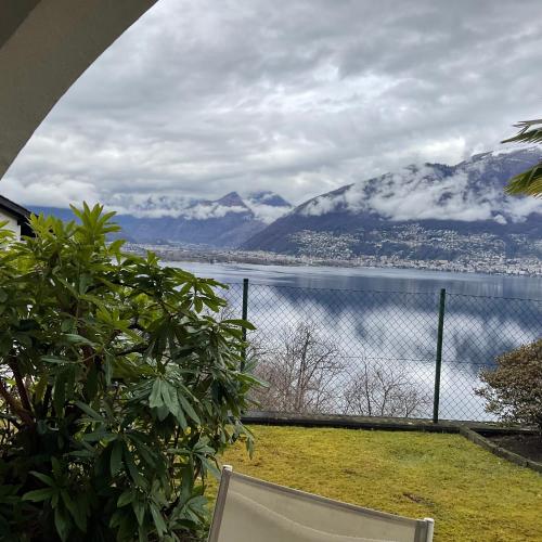 Studio Viramonte - charmantes Apartment mit Pool & Seeblick in Vira