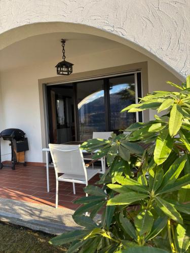 Studio Viramonte - charmantes Apartment mit Pool & Seeblick in Vira