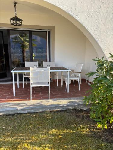 Studio Viramonte - charmantes Apartment mit Pool & Seeblick in Vira