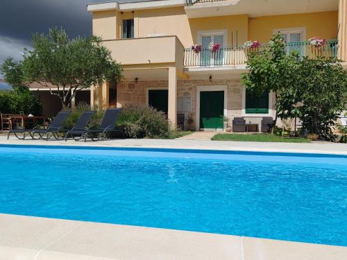 陽台/露台, Simun&Jakov in 德里諾維錫