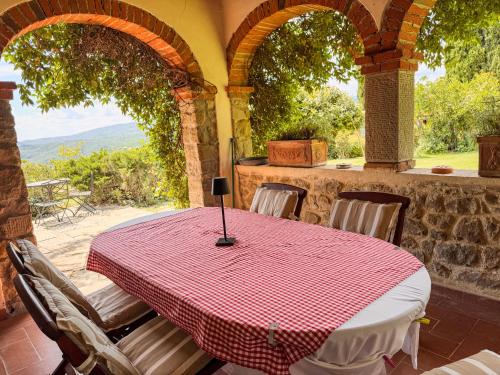 Зовнішній вигляд готелю, Ferienwohnung Fortuna del Lupo mit Pool und Aussicht in Субіано