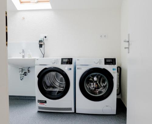 Bathroom, janu-homes - 3 Zimmer Apartment - 7 Betten, Lahnblick vom Romer in Runkel