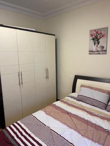 Furnished one bedroom apartment - image 4