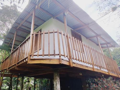 Cabins river blue in 瓜圖索