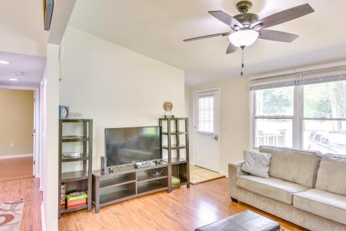 Sawyer Apartment with Deck about 2 Mi to Warren Dunes! in Sawyer, USA
