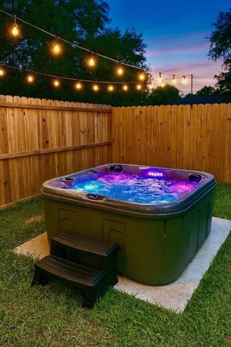 Hot Tub, Theater, Near Med Center - NRG