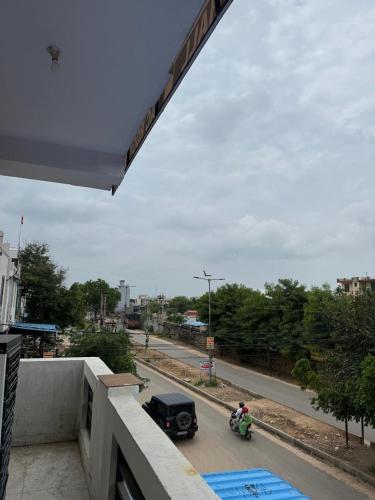 The Hotel Shadow in باوري