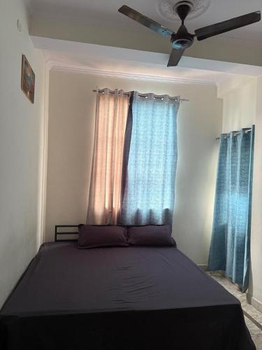 The Hotel Shadow in باوري