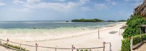 strand, Rainbow House in Watamu