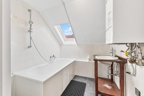 ZF03 Apartment für Monteure Stuttgart Zuffenhausen - weitere Schlafzimmer für zusätzliche 15 Personen im Haus vorhanden und an weiteren Standorten LS-CrewComfort, Штутгарт (фото 5)