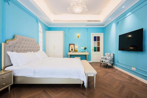 Luxury Riverside House with Garden in Central Suzhou 여행 추천 - 로드트립