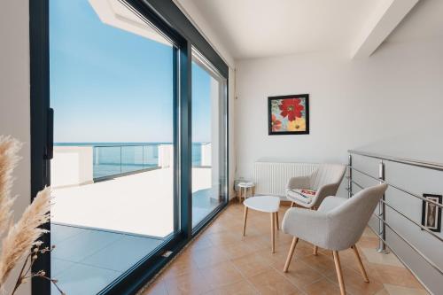 Seafront Villa with Private Pool in Dobra Voda, Montenegro, Bar (foto 6)
