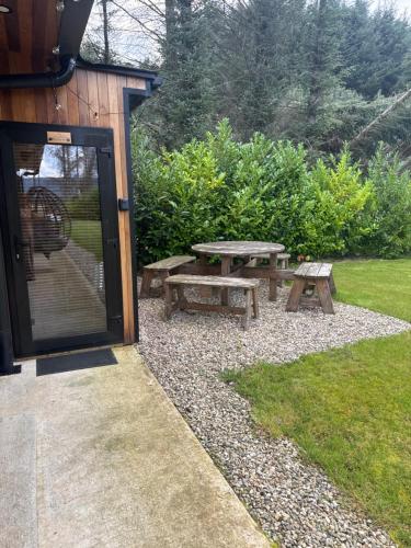 Woodland lodge green room in دونجيفين