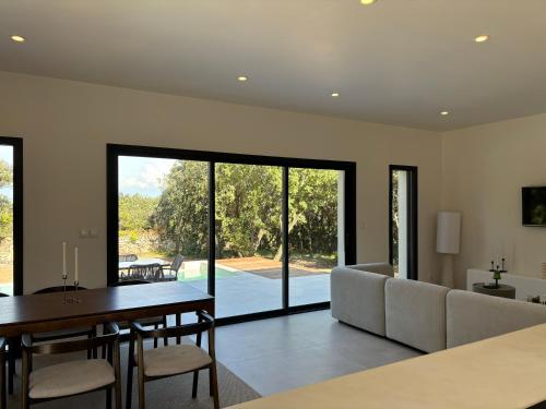 Villa provençale avec piscine privée (Villa provencale avec piscine privee) in Saint-Restitut