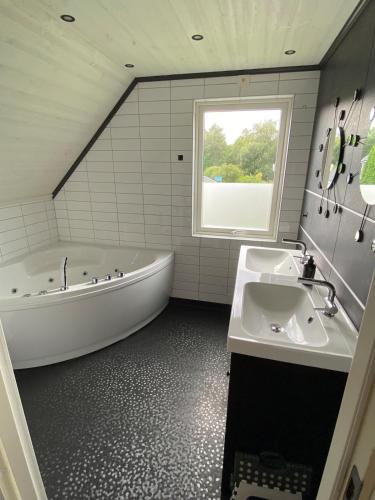 Vannas istaba, Villa Nor - Großes Haus am Wasser in Småland (Villa Nor - Großes Haus am Wasser in Smaland) in Bondstorp