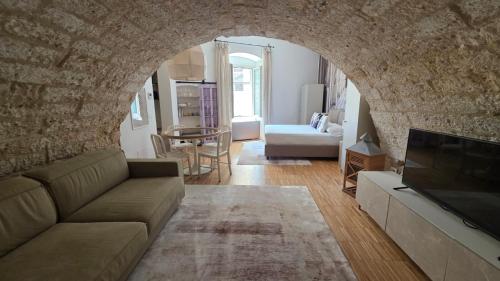 La Caverna - Bari Vecchia, Fronte Mare, Bari
