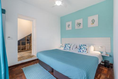 Sea & Mountain View apartment with open-air Patio & Parking, São Vicente (Foto 8)
