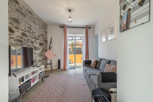 Sea & Mountain View apartment with open-air Patio & Parking, São Vicente (Foto 5)
