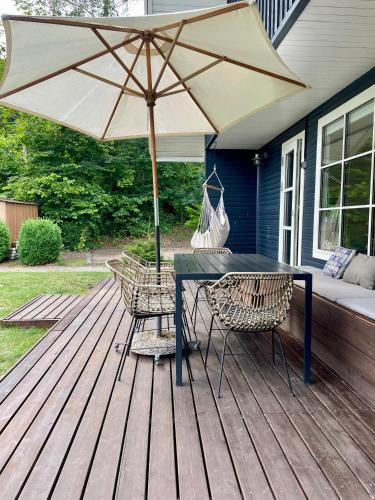 The forest cottage with petanque court in 尼克賓西蘭島