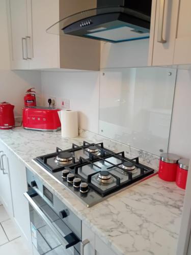 NEC Airport 4 bedrooms 6 beds, Birmingham (photo 5)