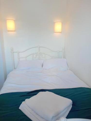 NEC Airport 4 bedrooms 6 beds, Birmingham (photo 6)