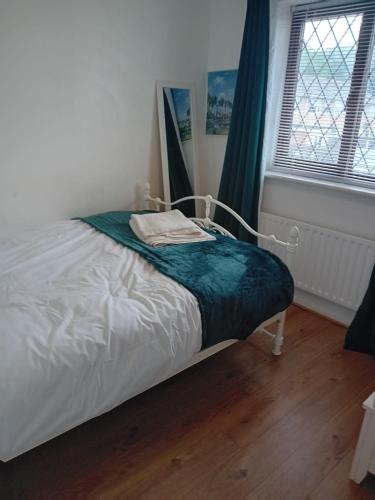 NEC Airport 4 bedrooms 6 beds, Birmingham (photo 3)