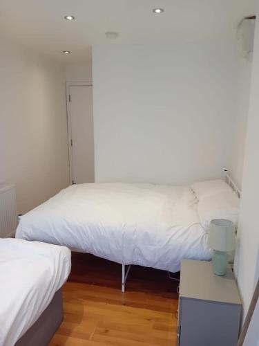 NEC Airport 4 bedrooms 6 beds, Birmingham (photo 7)