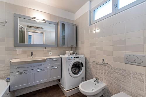 Art Apartment - image 12