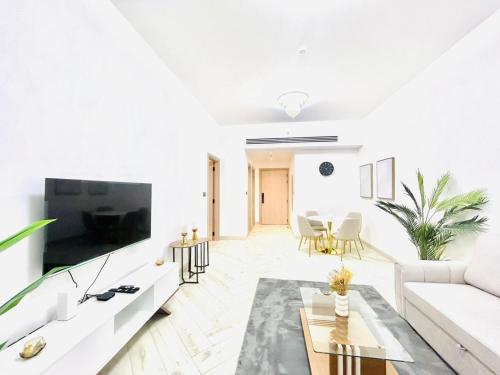 Stylish 1 Bedroom Apartment in the Heart of JVC, Dubai (photo 4)