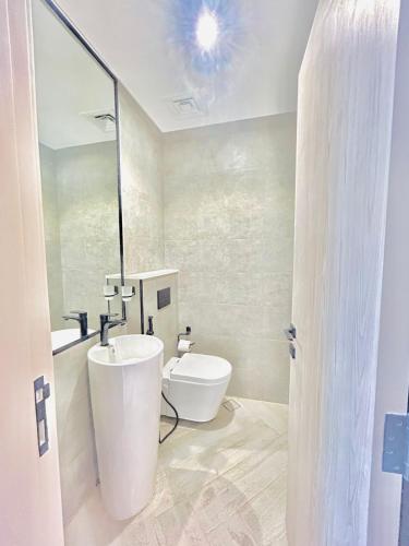 Stylish 1 Bedroom Apartment in the Heart of JVC, Dubai (photo 9)