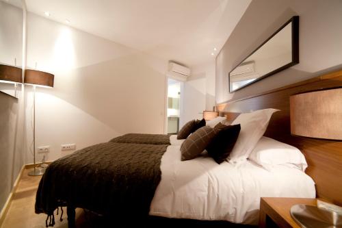 Serennia Apartamentos Ramblas - Plaça Catalunya - image 3