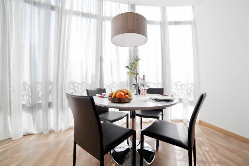 Serennia Apartamentos Ramblas - Plaça Catalunya - image 2