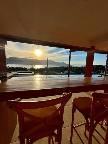 สภาพแวดล้อมโดยรอบ, Jacuzzi e Piscina com Borda Infinita e Vista Incrível para o Mar (Jacuzzi e Piscina com Borda Infinita e Vista Incrivel para o Mar) in หาดอิตากวันดูบา