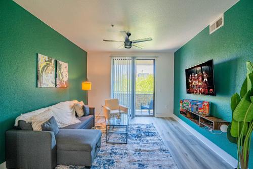 Glitzy 2BR Walk to Westgate Pool Gym WD