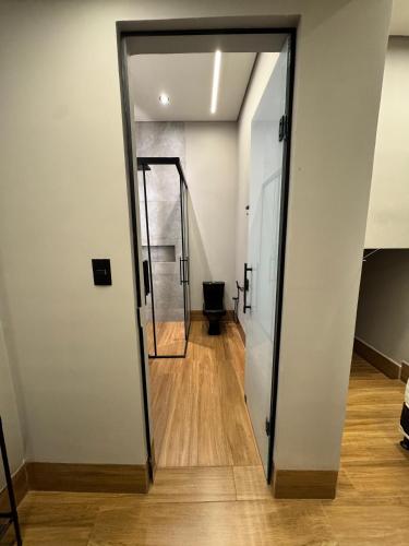 Apt novo no centro com garagem perto de tudo que você precisa (Apt novo no centro com garagem perto de tudo que voce precisa) in 多斯伊佩斯