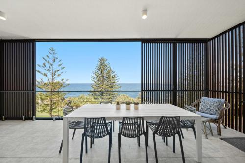 Kings Beach Oceanfront Oasis - Tap to explore photos