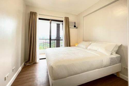 2BR The Redwoods Fairview w Free Parking, Manila