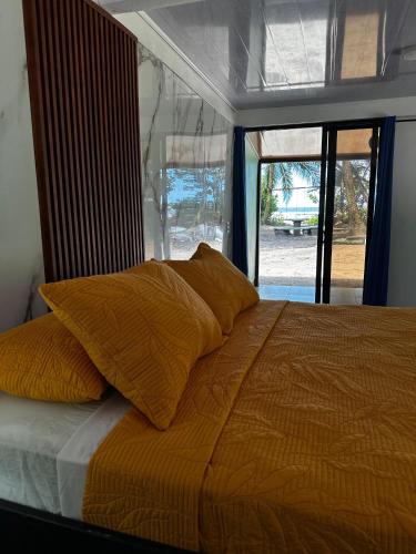 1 double bed, 1 futon bed