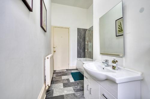 Group Stay 4BR Sleeps 11 Near Ibrox Parking, Glasgow (Foto 4)