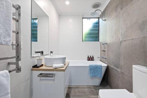 Art's Terrace - Central Surry Hills & Alfresco Charm - image 13