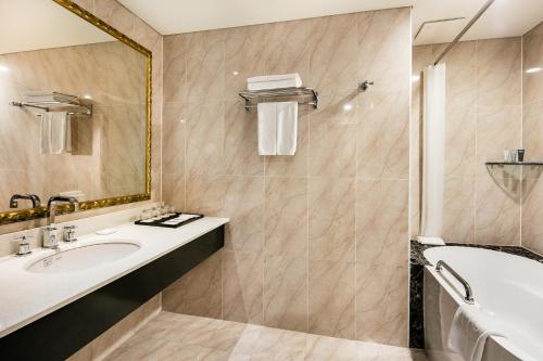 room detail thumbnail 2