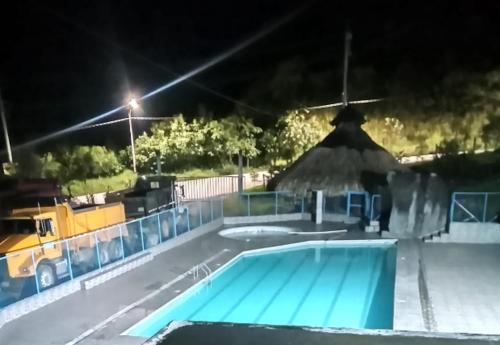 Úszómedence, Hotel Estadero Piscina EL CACIQUE GUARKAMA in El Retiro