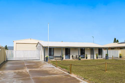 Back Beach In - Coastal Comfort at its best., Lancelin (fotografie 3)