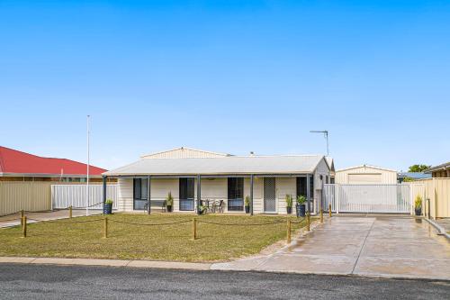 Back Beach In - Coastal Comfort at its best., Lancelin (fotografie 4)