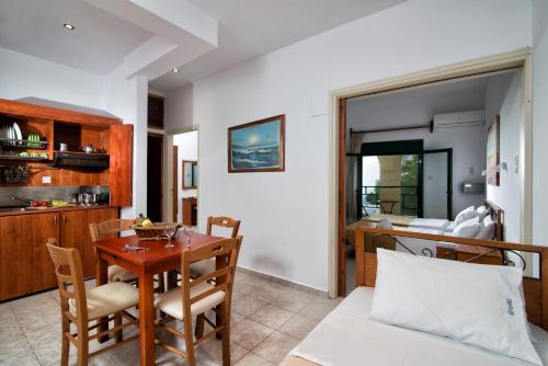2 bedrooms, 5 beds