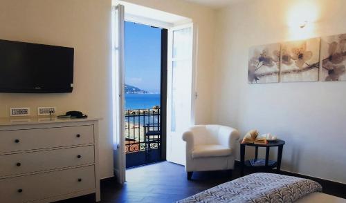 Studio Apartment with Sea View