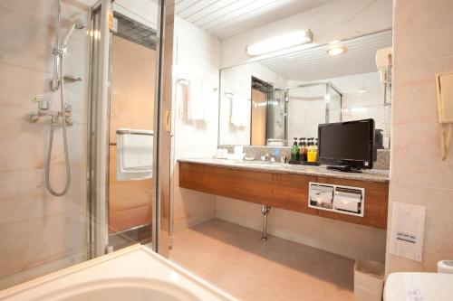 room detail thumbnail 2