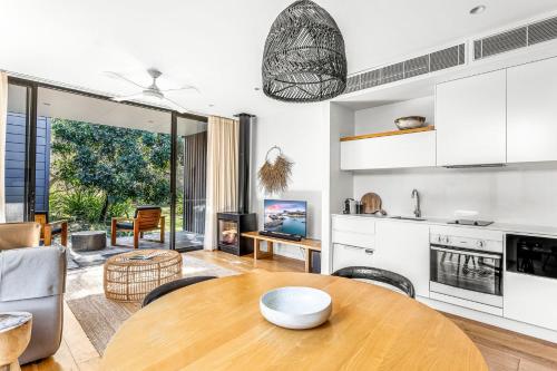 Bangalay Villa 15 just Steps from Seven Mile Beach in Shoalhaven Heads