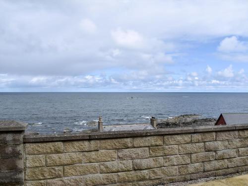 Зовнішній вигляд готелю, Sea Breeze Cottage in Бакі