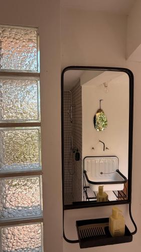 Exclusif - Urban Cabin vue mer les pieds dans l'eau, Marseille (photo 8)